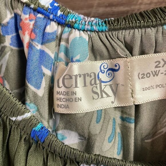 Terra & Sky Womens Floral Blouse Size 2X 20W / 22W Green w/ Multicolor Flowers - Picture 5 of 6